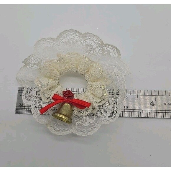 Vintage 1970s? Lace Christmas Tree Ornament Wreath With Tiny Rose, Bow, & Bell - Picture 6 of 6